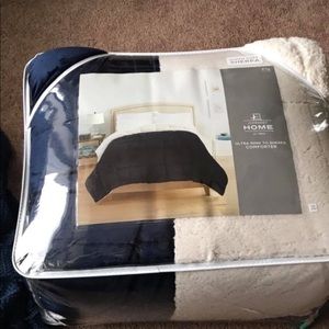 Ultra Mink to Sherpa Comforter, Full/Queen.  New!